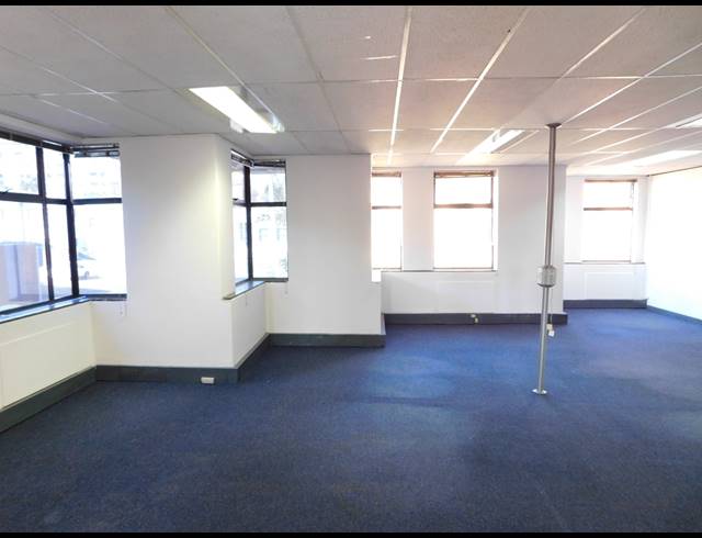 1,471M² OFFICE TO LET IN FERNDALE